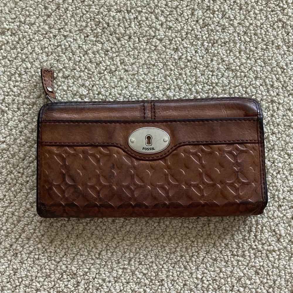 Fossil Leather Full Zip Continental Wallet Luxe Brown 8” by 4” EUC
